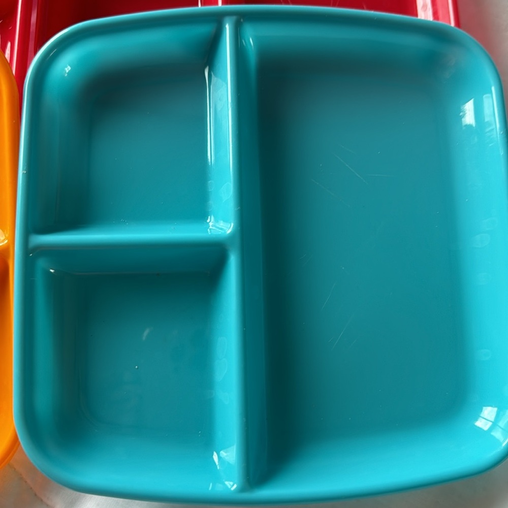 Set of 6 divided plastic plates, great for all kids geriatrics adults picnics - Picture 3 of 4